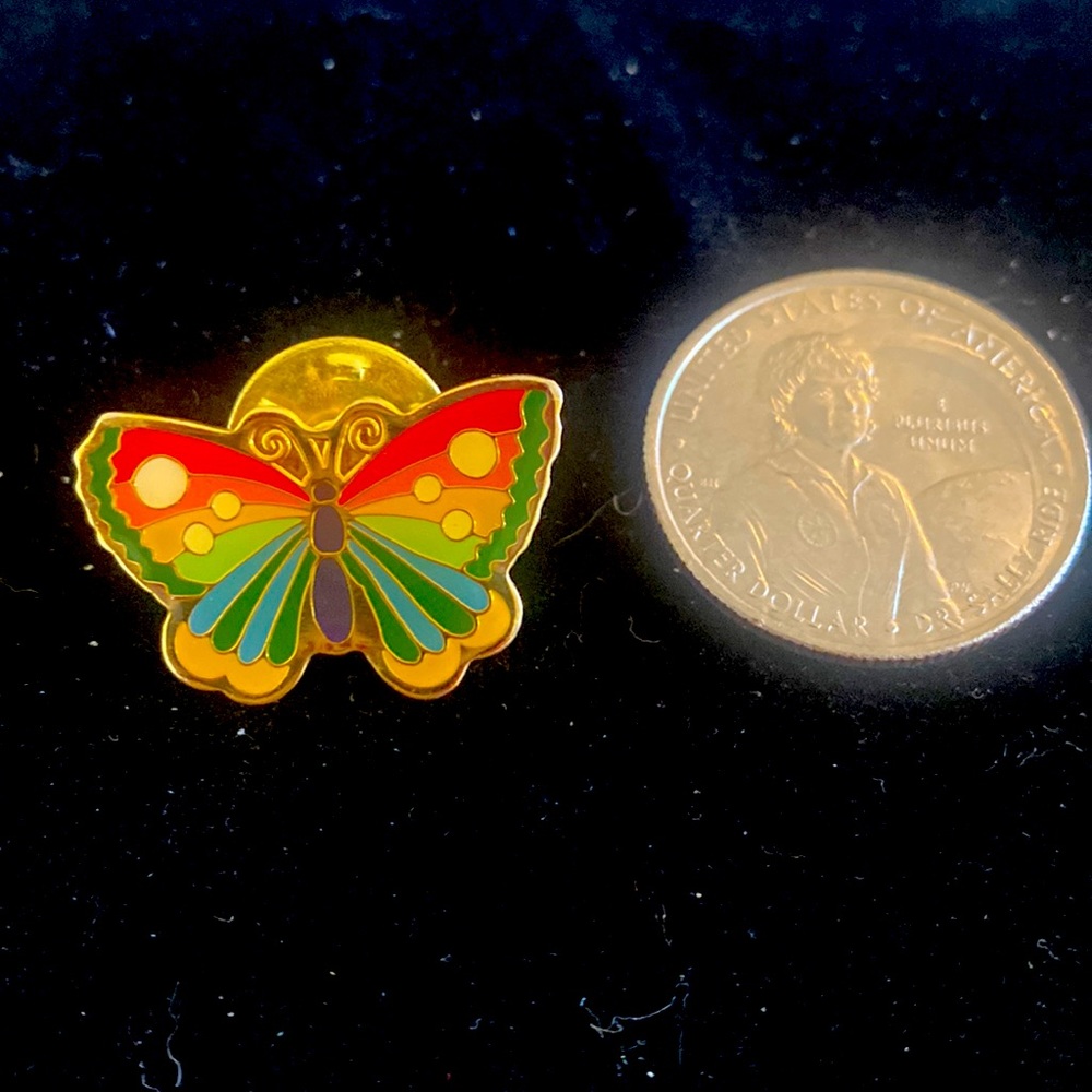 3/$15 ❤️ # 300 Multi Color Butterfly Pin - Picture 2 of 2